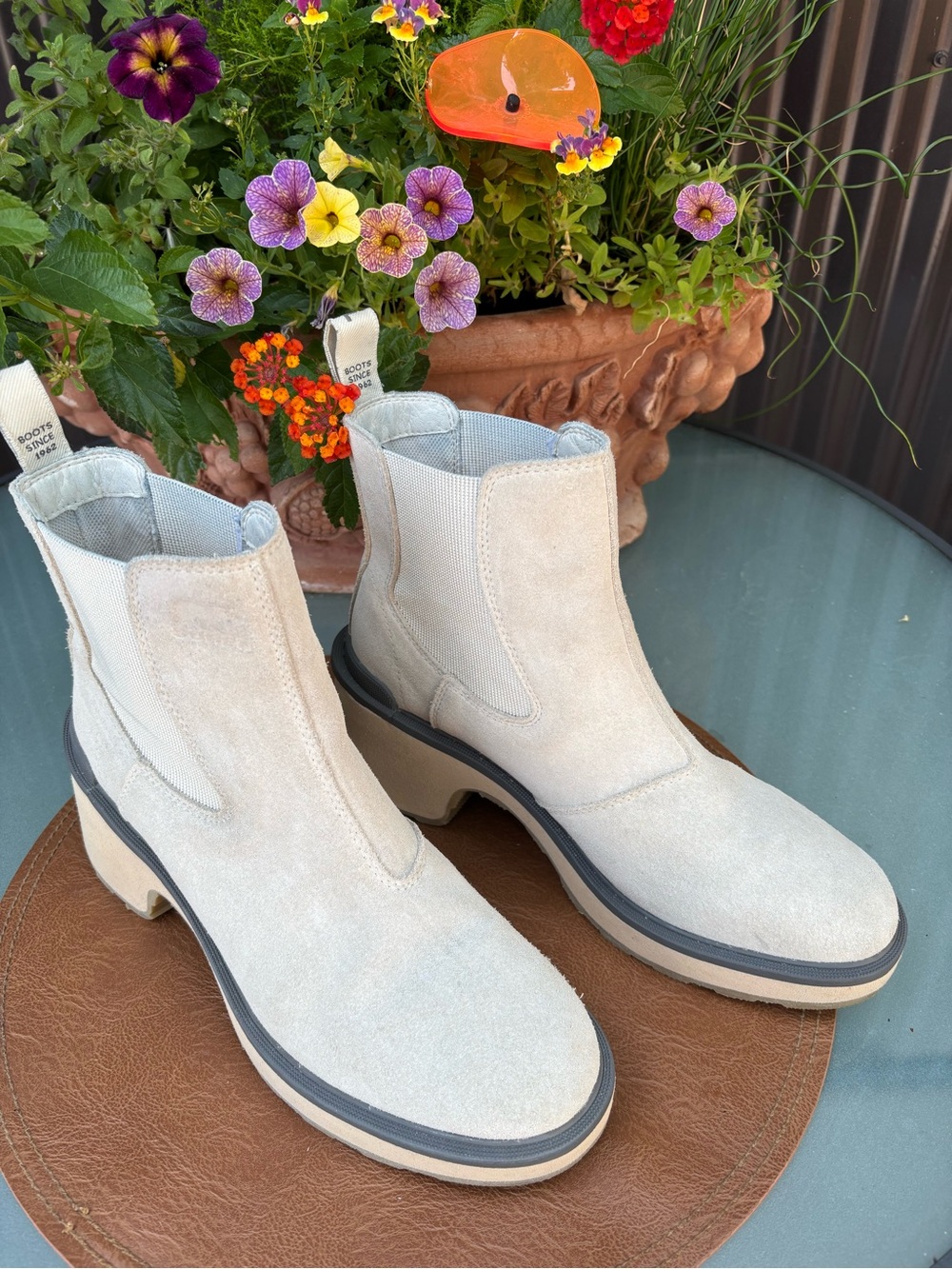 Sorel Hi-Line Chelsea Boots in Chalk/Ceramic